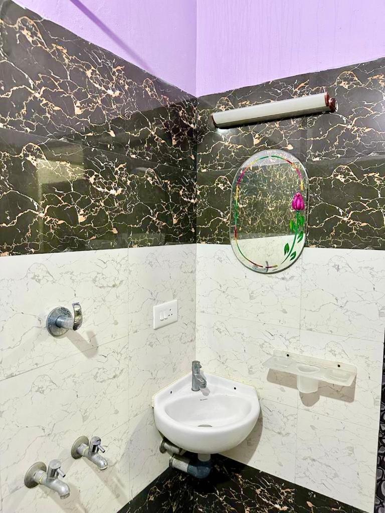 הוילה קניאקומרי Tamizh Nest - தமிழ்க்குடில் מראה חיצוני תמונה